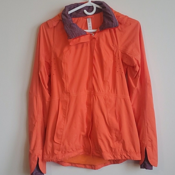 Rare Lululemon Run In Rain Jacket - size 2 - Picture 11 of 12